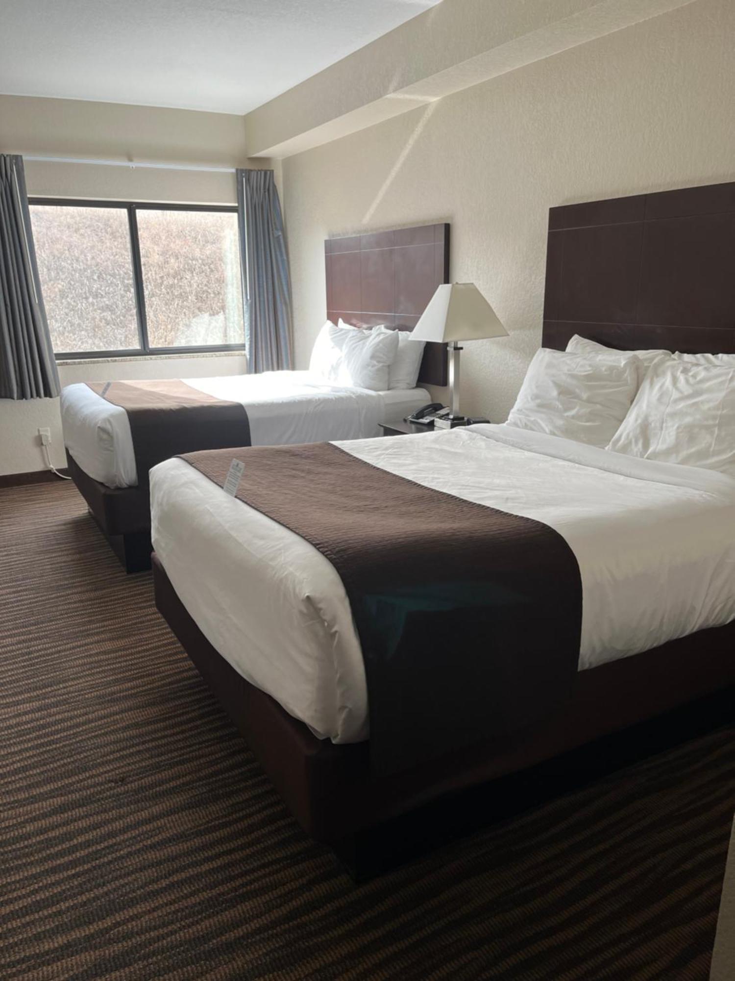 Cobblestone Inn & Suites - Denison | Oak Ridge Kültér fotó
