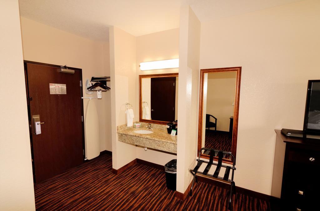 Cobblestone Inn & Suites - Denison | Oak Ridge Kültér fotó