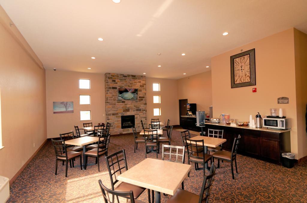 Cobblestone Inn & Suites - Denison | Oak Ridge Kültér fotó