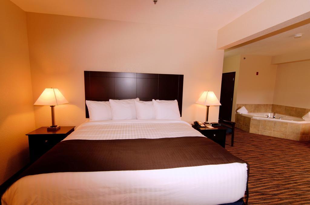Cobblestone Inn & Suites - Denison | Oak Ridge Kültér fotó